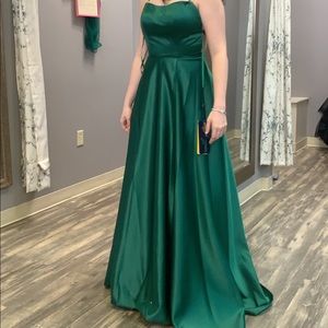 Long, hunter green, prom dress